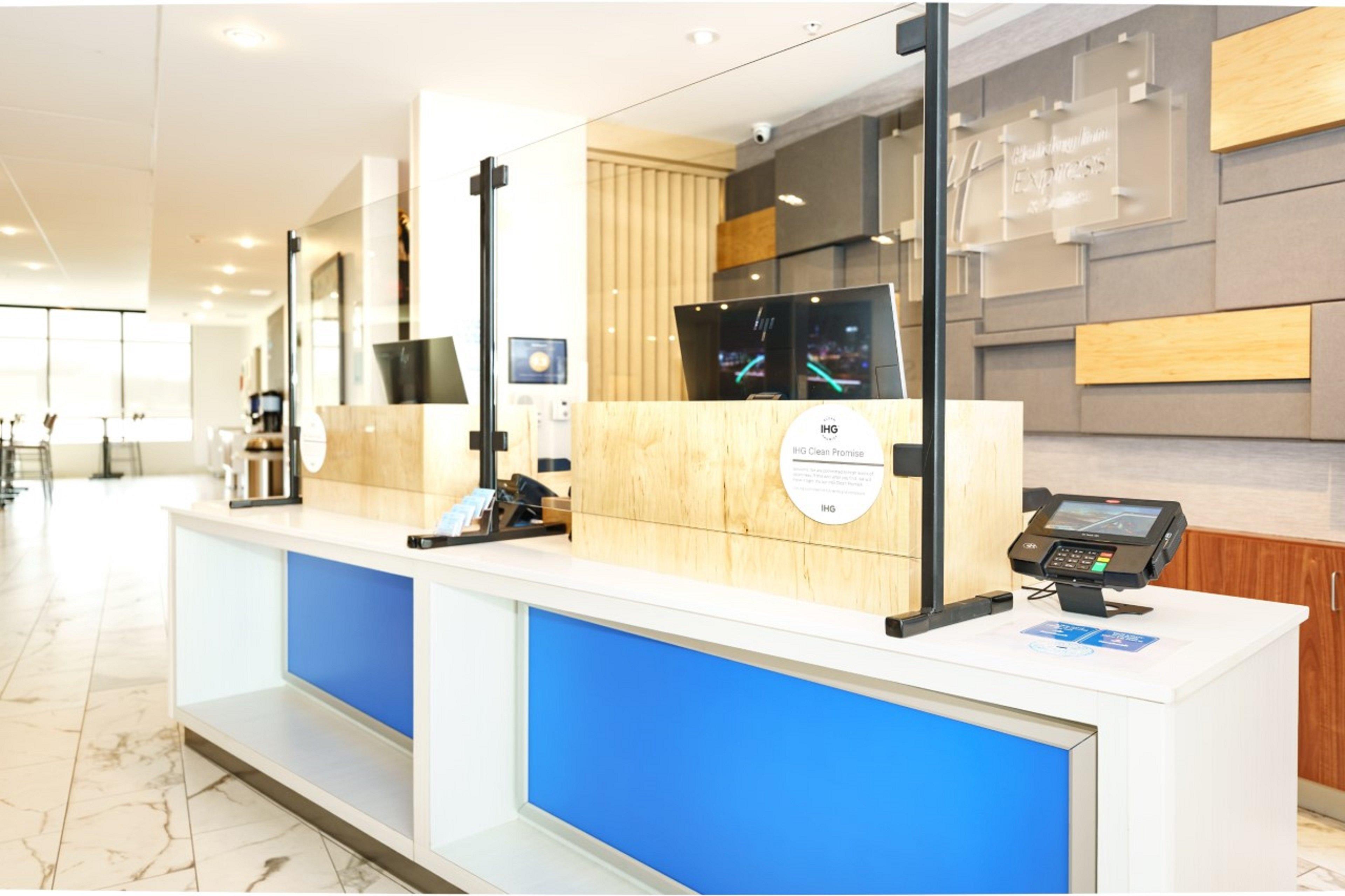 Express & - Berry Farms By Ihg